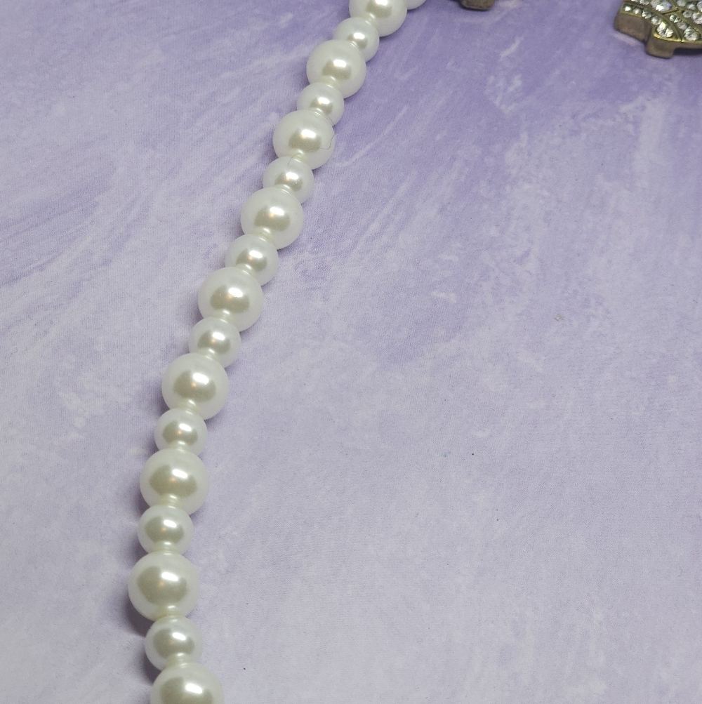 5 for $20 Chloe + Isabel Faux Pearl Necklace Decorative Clasp - Picture 5 of 8